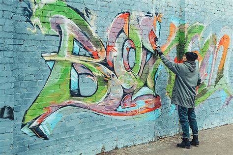 how to do spray paint art and the influence of street art on urban culture